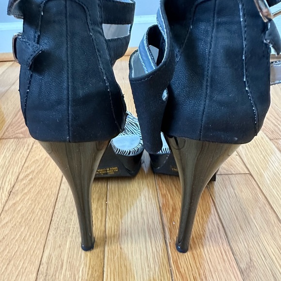 Qupid Platform Zebra Heels Size 9 - Picture 5 of 9